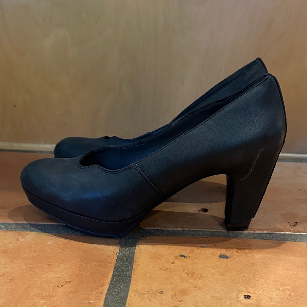 A true walking heel. Black Women's Heels